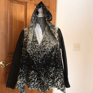 Dolce vita black and white heather sweater